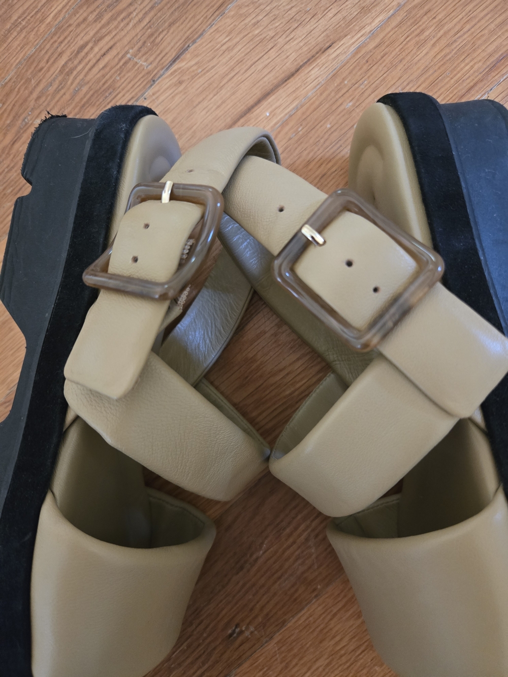 GUC Vince Bowie Lug Sole Sandals Tan 7 - Picture 4 of 5